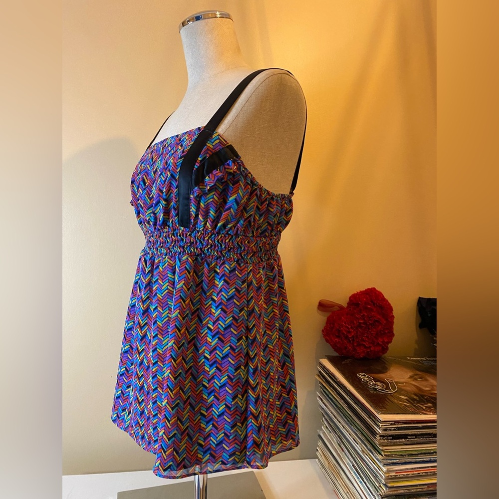 Colorful Chevron Pattern Tank Top brand is I❤️ ronson !